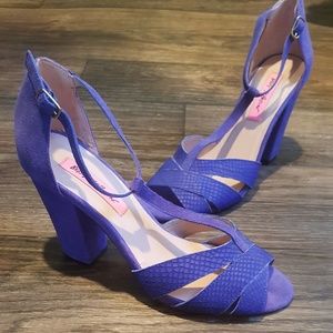Betsey Johnson Nalaa T-strap Chunky Heels Sandals